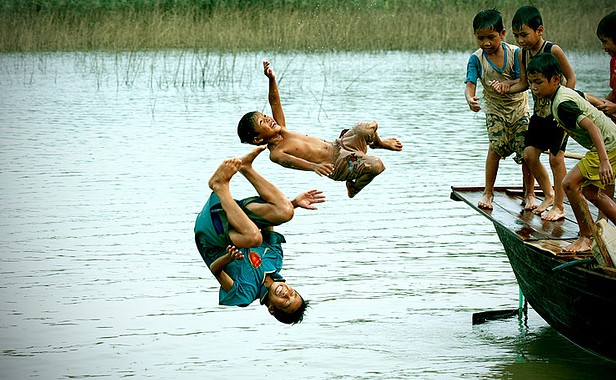 mơ thấy tắm sông